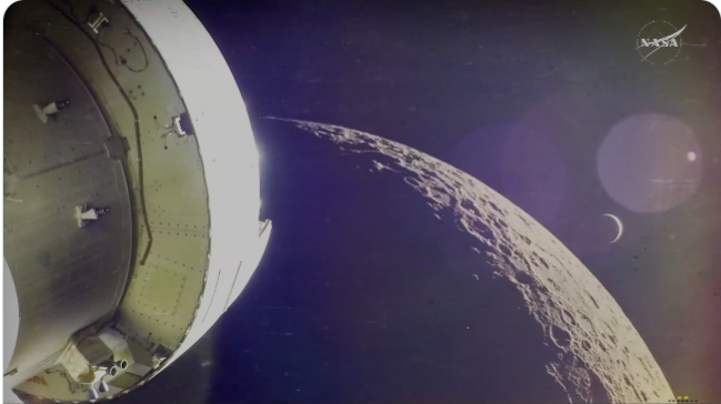 Vista desde la nave Orion de la NASA con la Luna en primer plano durante la misión Artemis II en el espacio profundo. Fuente: NASA