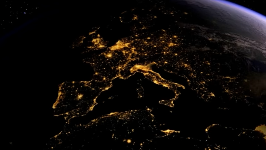 Europa de noche con consumo eléctrico en España imagen del vídeo de Red Eléctrica sobre el apagón