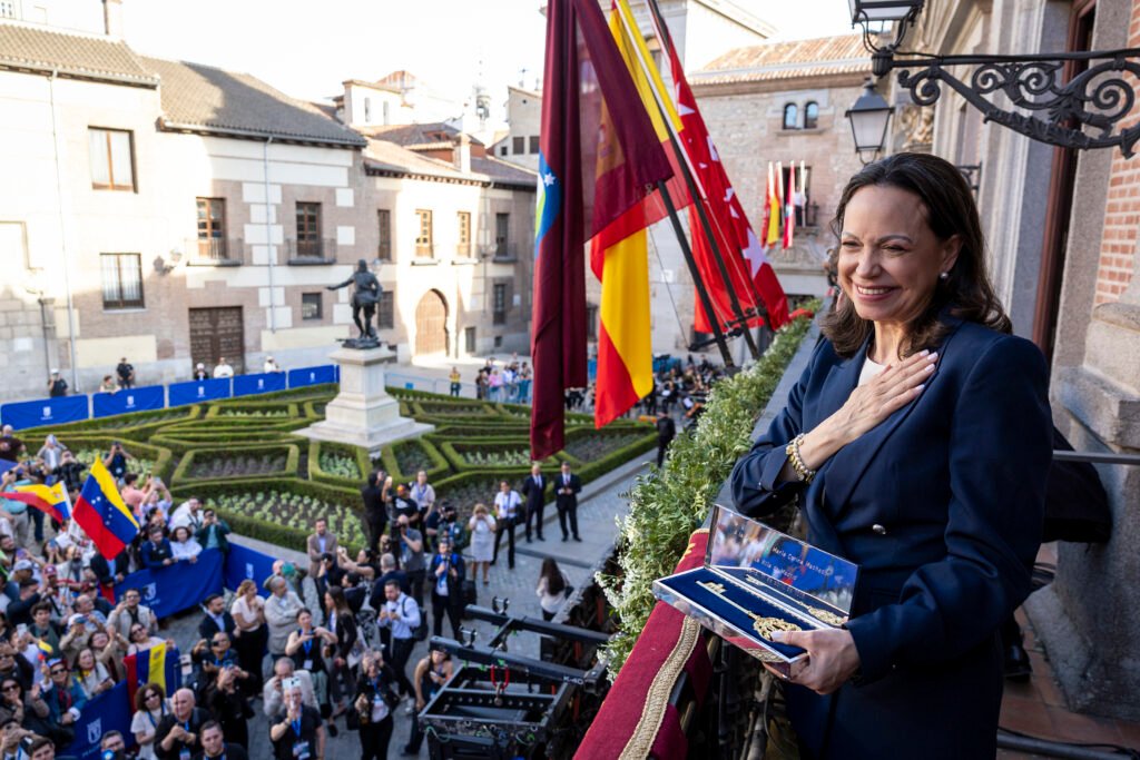 María Corina Machado recibe la Llave de Oro de Madrid en la Casa de la Villa ante una multitud | Ayuntamiento de Madrid