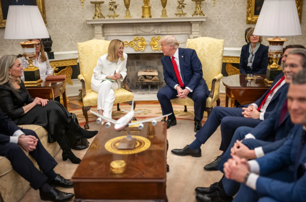“Donald Trump y Giorgia Meloni reunidos en la Casa Blanca durante la crisis internacional con Irán”