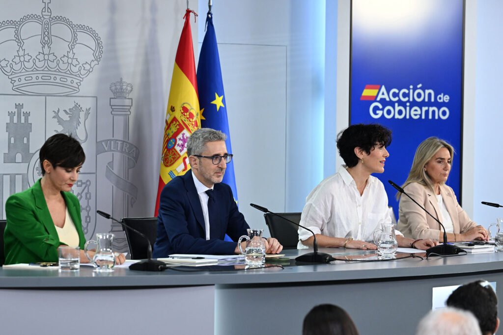 Isabel Rodríguez durante la rueda de prensa del Consejo de Ministros sobre vivienda y recuperación de pisos turísticos ilegales en España