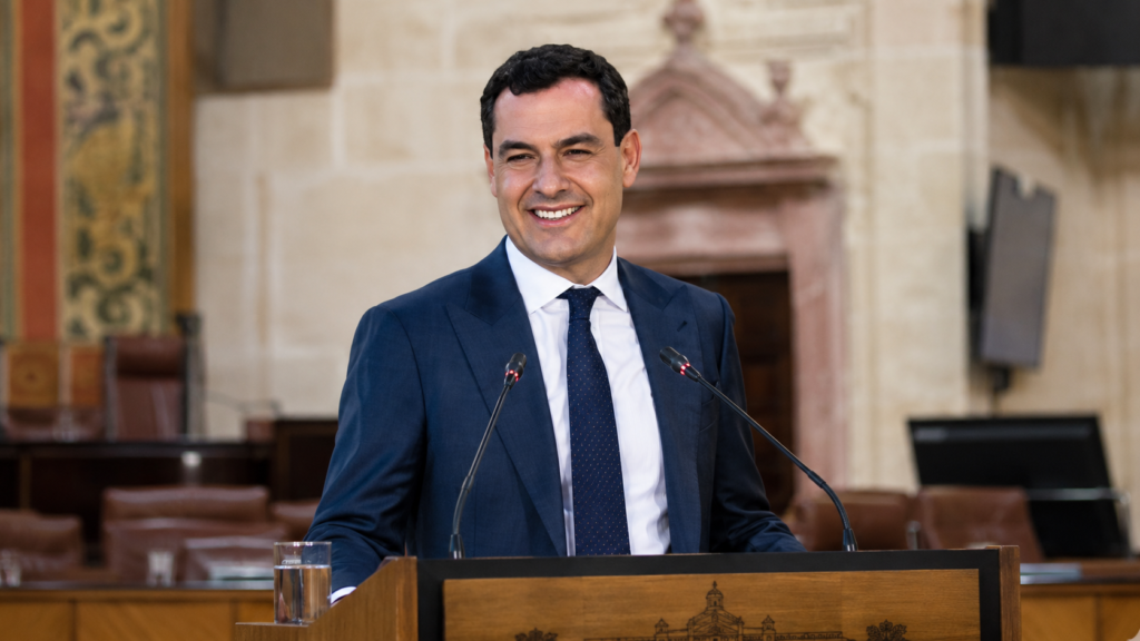 Juanma Moreno durante la investidura en el Parlamento de Andalucía