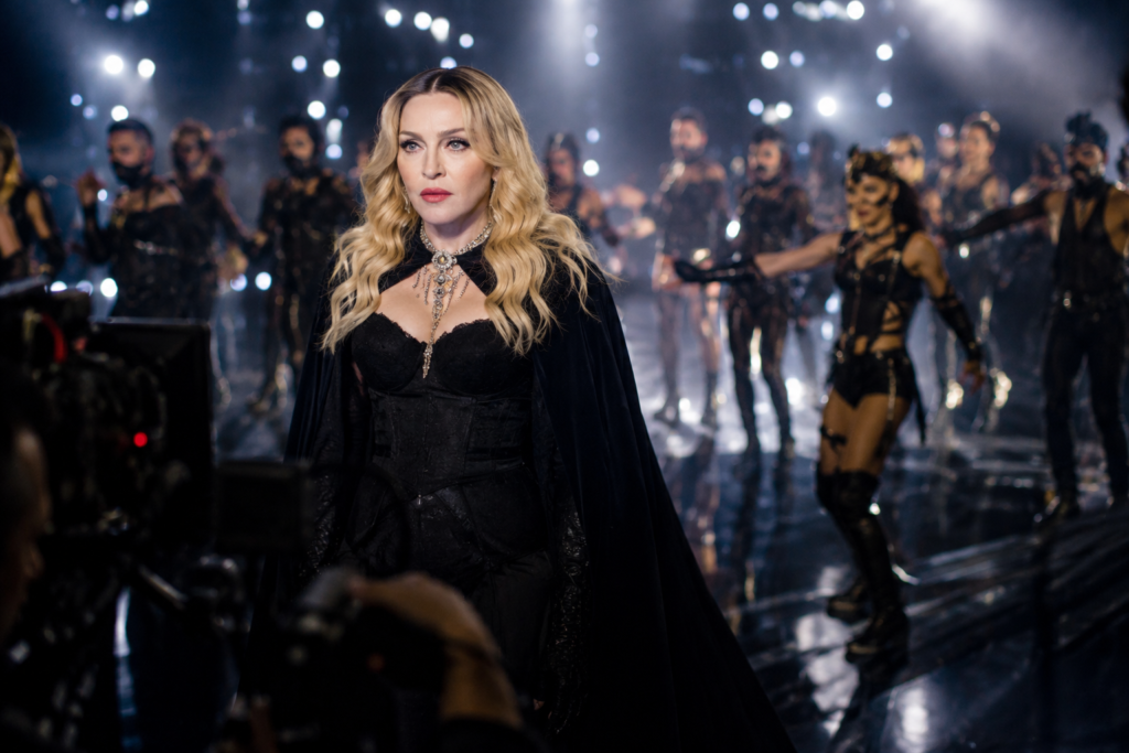 Madonna impulsa su nuevo álbum con una ambiciosa película musical
