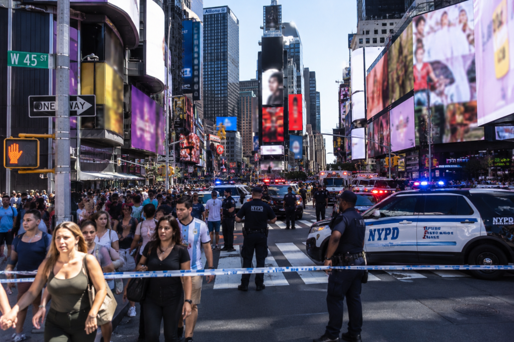 Despliegue policial en Times Square de Nueva York tras el tiroteo ocurrido durante el Mundial 2026