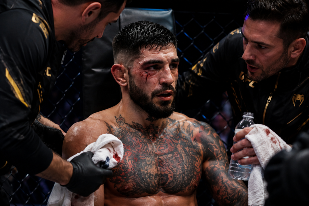 topuria-esquina-ufc