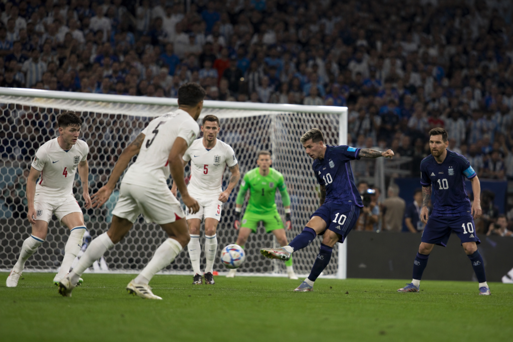 enzo-fernandez-gol-argentina-inglaterra